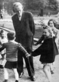 Zoltán Kodály avec des enfants